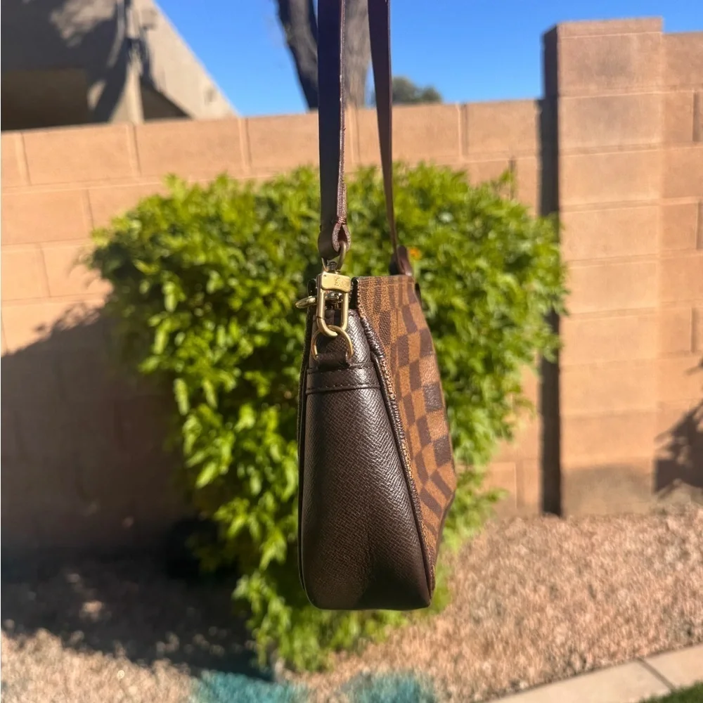Authentic Louis Vuitton Damier Ebene Pochette handbag